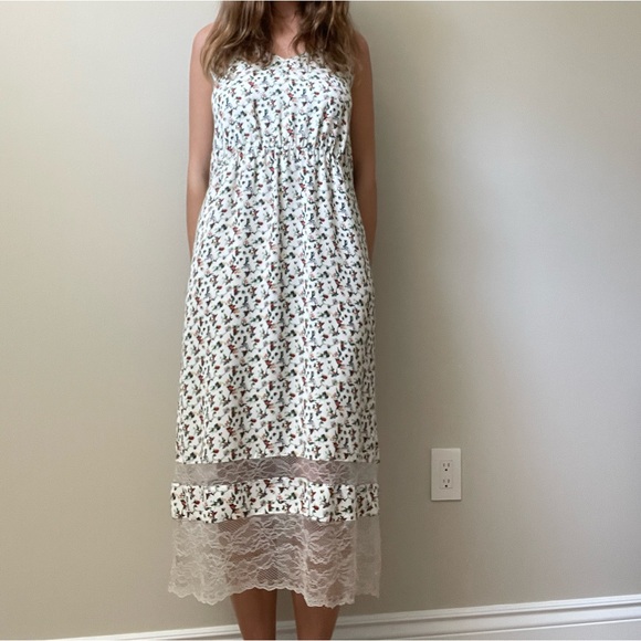 Aritzia Little Moon Floral Dress - limited collection - Picture 7 of 12